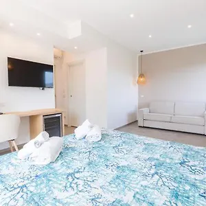 https://santa-cruz-rooms-suites.in-sardinia.net
